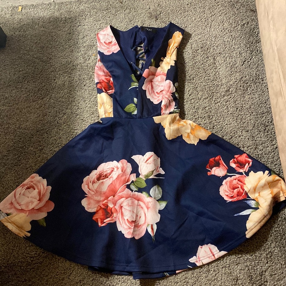 Flower V-Cut dress